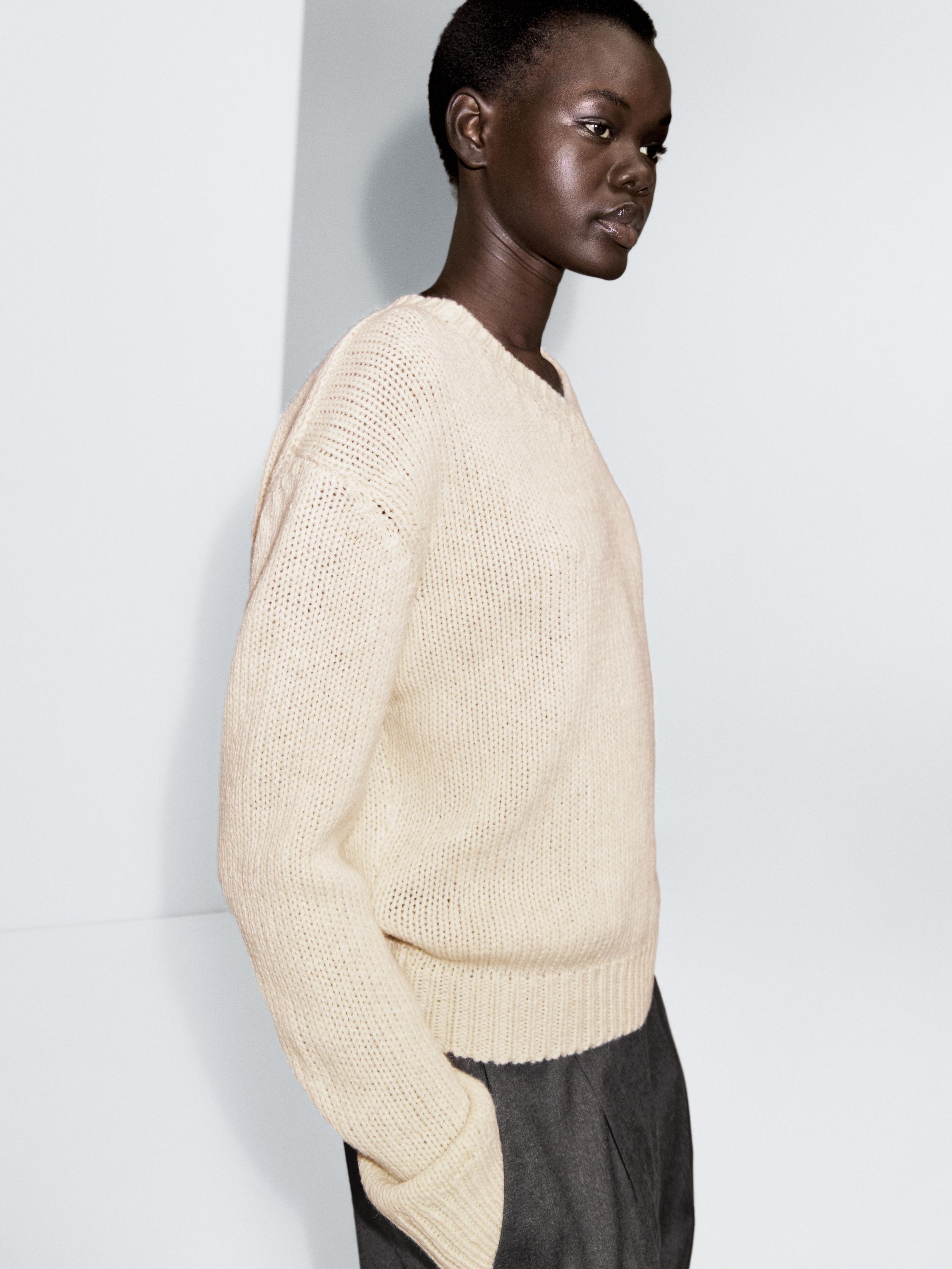100% wool V-neck knit sweater